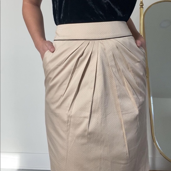 H&M Skirt - Picture 2 of 5